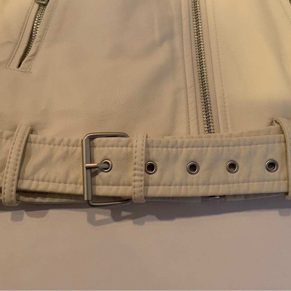Levi's Women's Off White Faux Leather Biker Moto Crop Jacket Size Large NWT - Picture 9 of 16